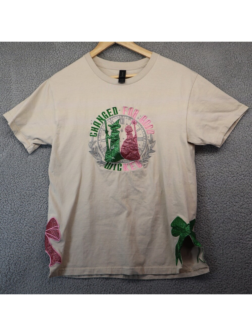 Gildan Wicked T-Shirt Beige Medium Embroidered Glitter